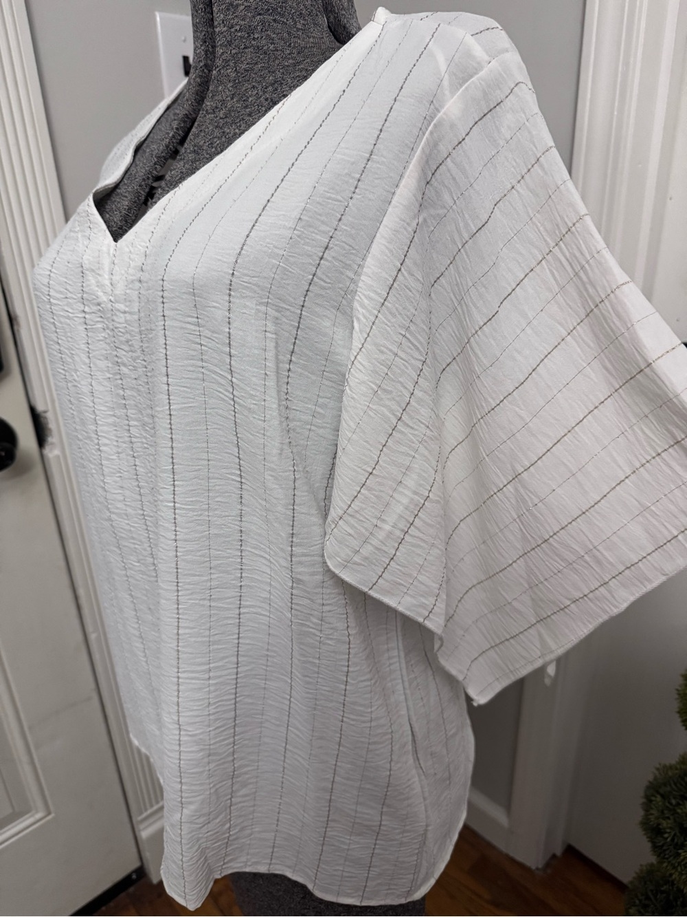 Women’s Chances R Handkerchief Sleeve Top With Gold Thread Detail Large NWT